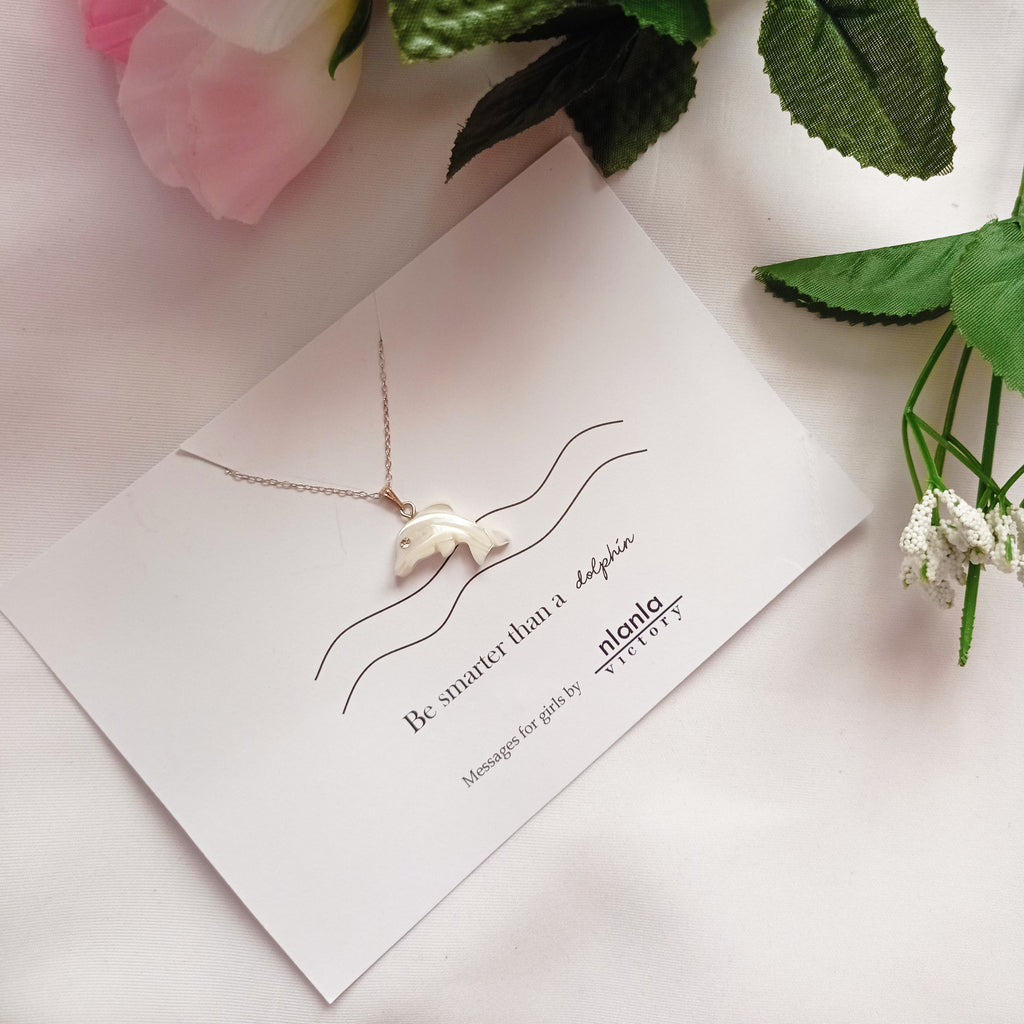 Collar de delfín en cadena de plata esterlina de 18 pulgadas, mensaje "Sé más inteligente que un delfín", regalo personalizado, collar de afirmación, regalo de afirmación, idea de regalo única | de nlanlaVictory