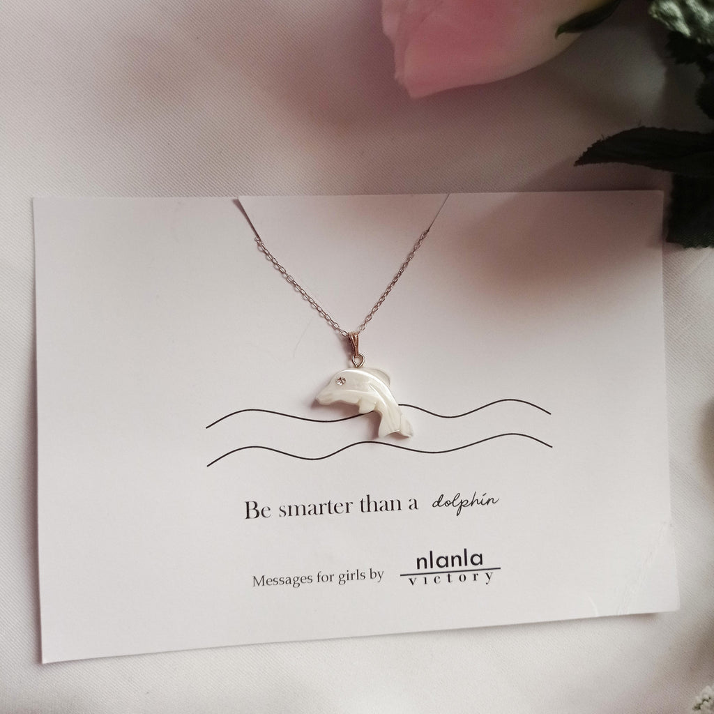 Collar de delfín en cadena de plata esterlina de 18 pulgadas, mensaje "Sé más inteligente que un delfín", regalo personalizado, collar de afirmación, regalo de afirmación, idea de regalo única | de nlanlaVictory