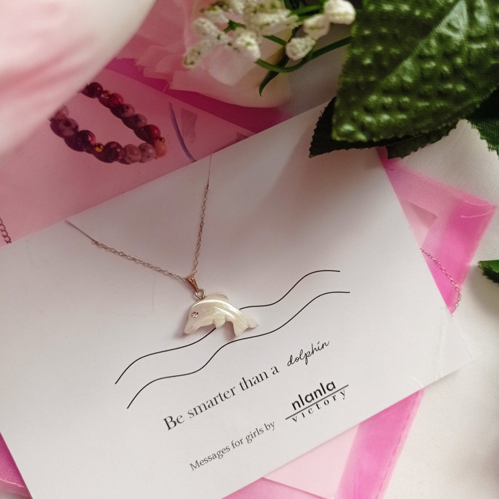 Collar de delfín en cadena de plata esterlina de 18 pulgadas, mensaje "Sé más inteligente que un delfín", regalo personalizado, collar de afirmación, regalo de afirmación, idea de regalo única | de nlanlaVictory